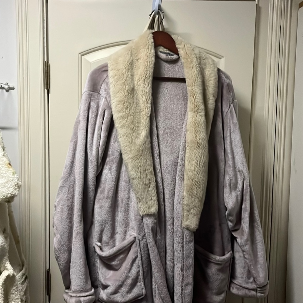 Bath robe - like new